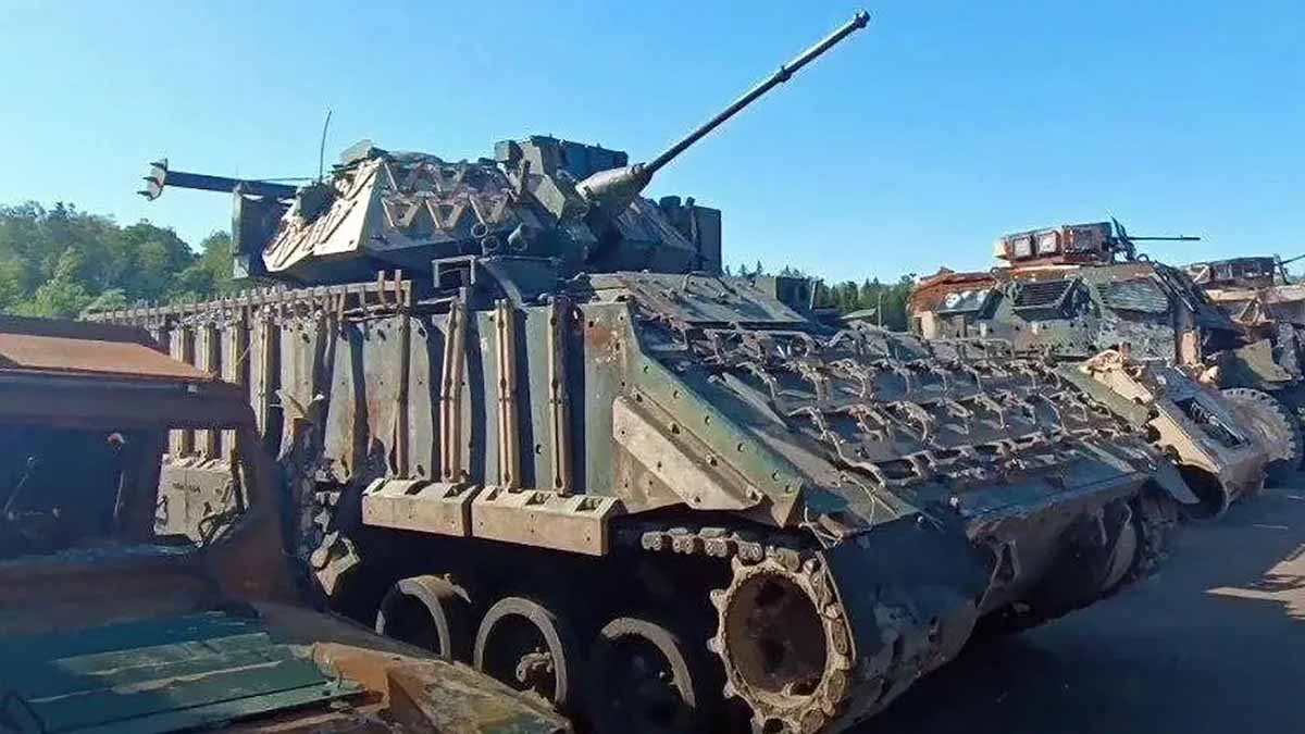 ロシア軍がアメリカの戦闘車を“謎カスタム” しかも性能ダウン!? なぜ機関砲を大きくしたのか