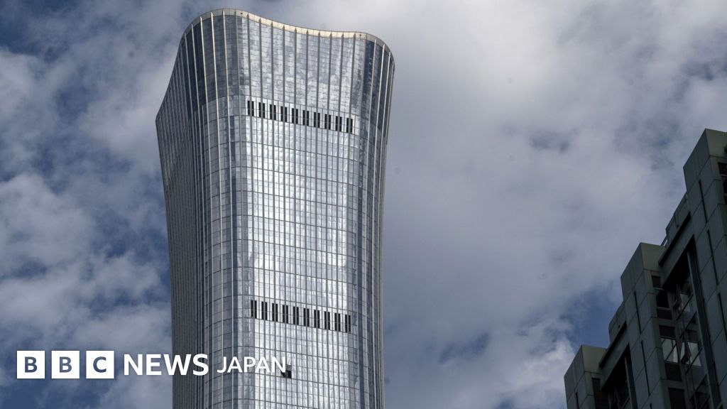 北京・最高層ビルの小型機衝突、操縦者の「個人的理由」が原因と 中国当局が発表