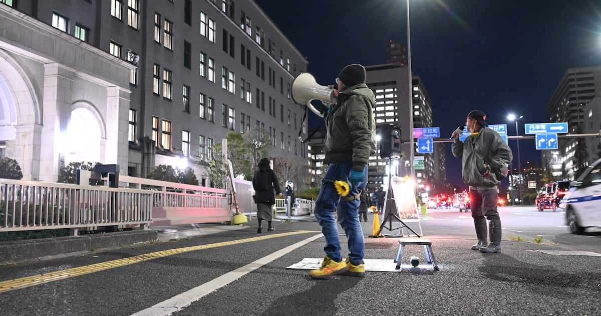 2000人集めた「解体デモ」今や5人足らず…財務省前閑散も、参加者は熱気「続けます」