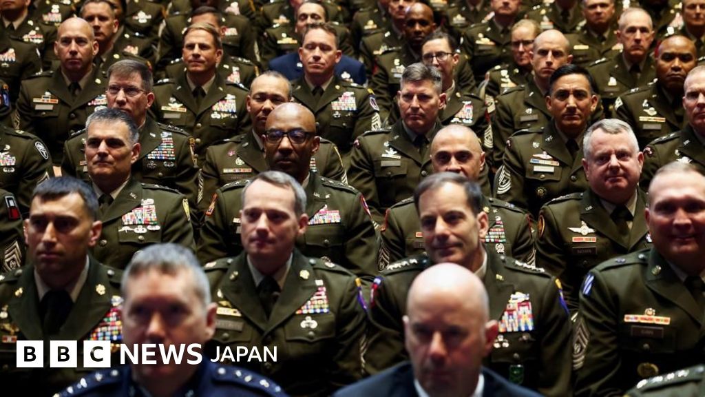 トランプ氏、アメリカの都市を「軍の訓練場」にすべきと 将官らに演説