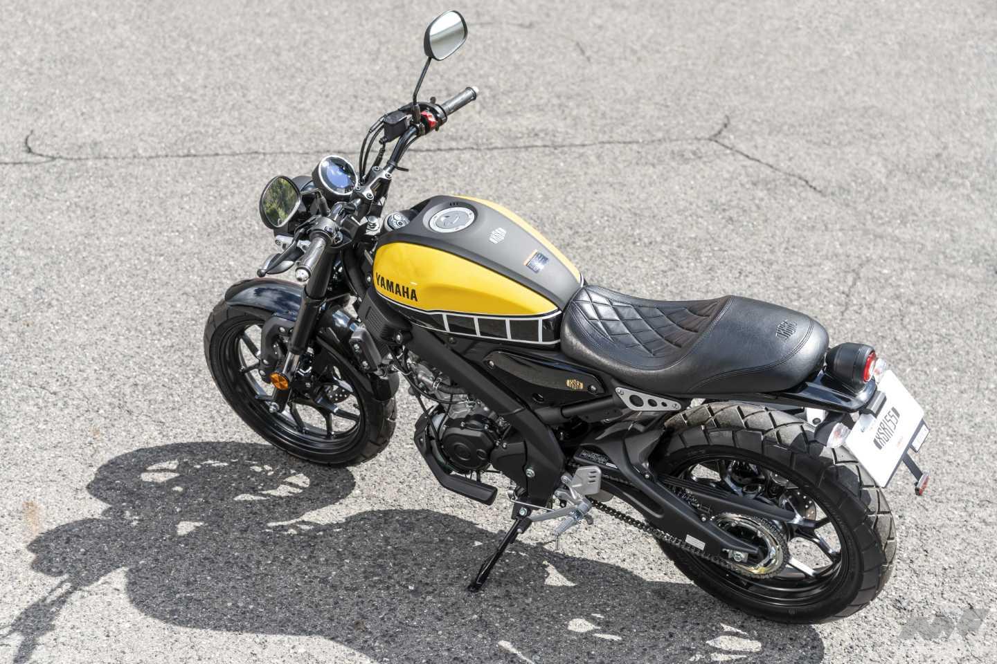 「この色だけで欲しくなる」市販予定のXSR155の“ストロボ仕様”にズキュン。これぞヤマハの象徴だ【大阪モーターサイクルショー2026】