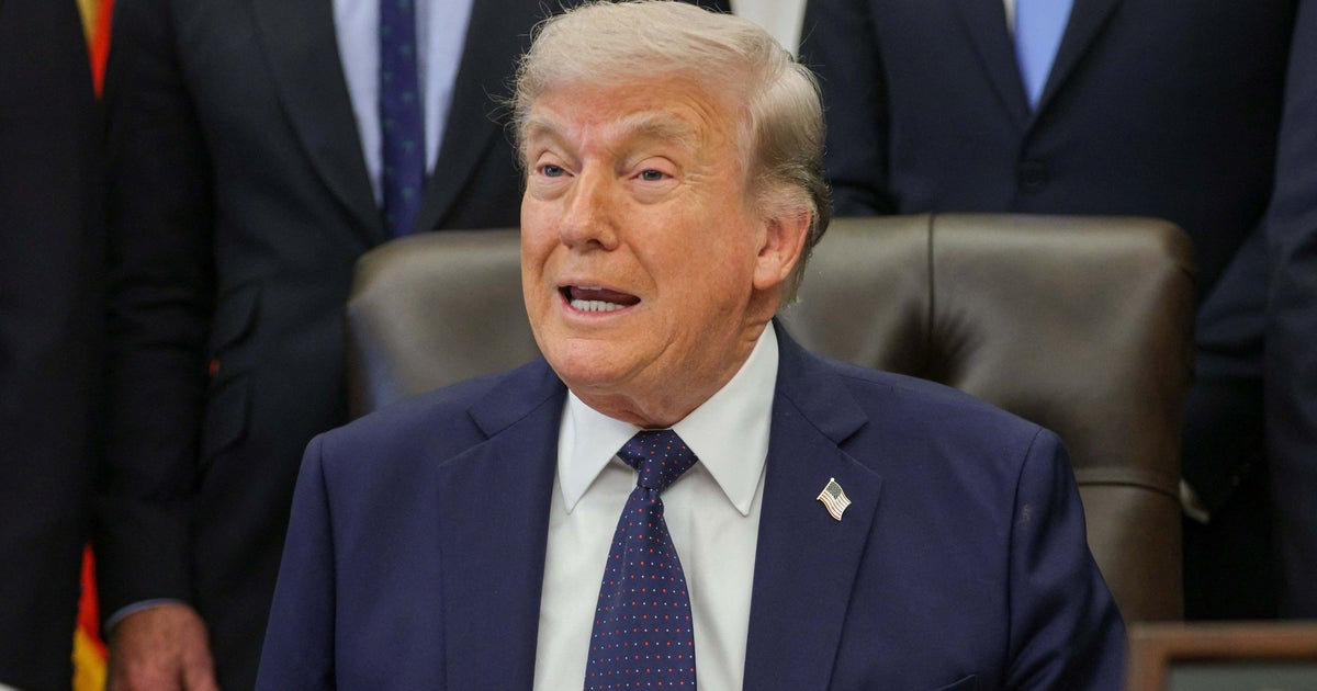 「他人のこと言えない」トランプ氏、やけに静かだと思ったら…⇨報道陣の前で見せた姿に批判「また？」「支持者は何も言わないの？」