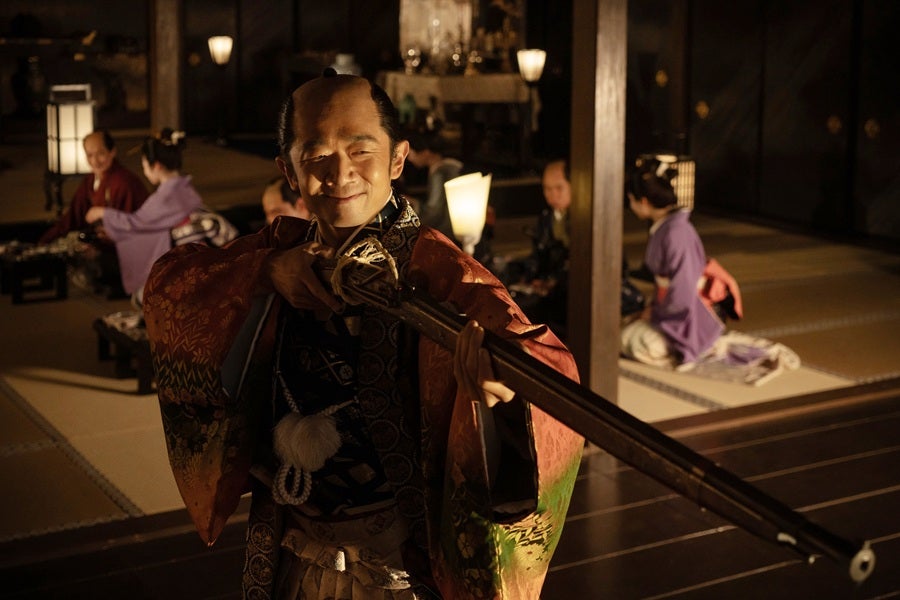 【大河ドラマ べらぼう】松前道廣役・えなりかずきさんインタビュー「射撃はグアムで自主練」「ひょうろくさんとはDNAで共通する感じ」「渡辺謙さんから“怖い”といわれ感激」