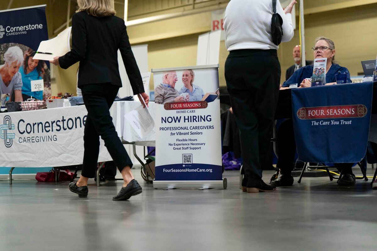 米失業保険申請件数、約4年ぶりの大幅減－継続受給者数も減少