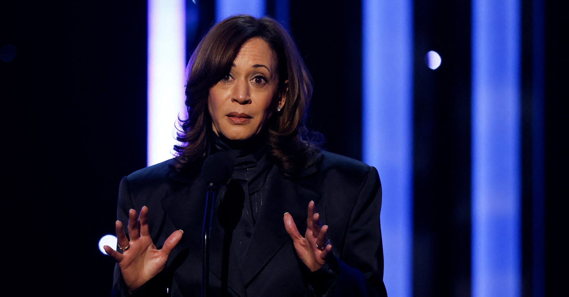 ハリス氏、カリフォルニア州知事選不出馬表明 次期大統領選に含み