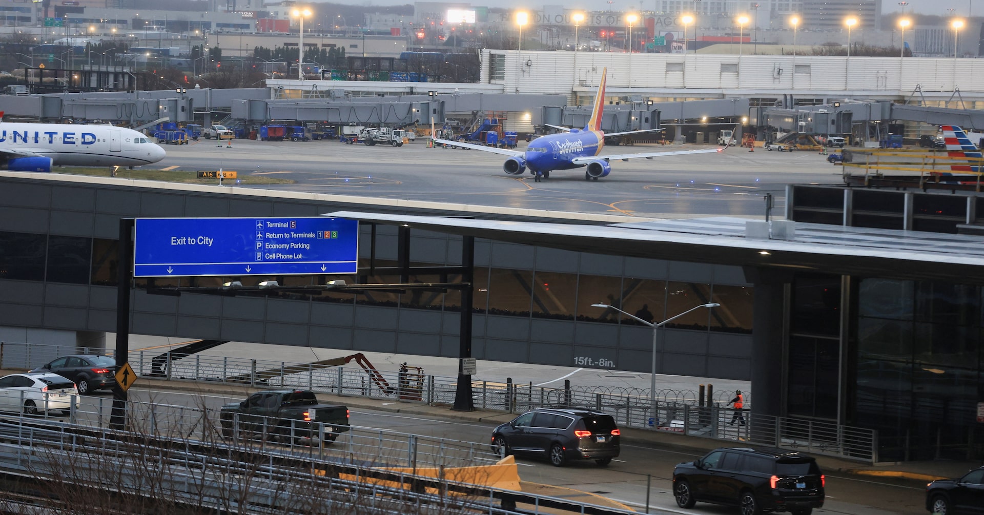 米国株式市場＝5営業日続伸、感謝祭明けで薄商い インテル10％高