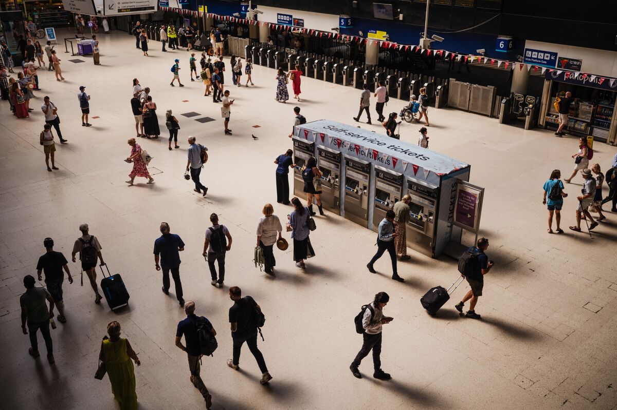 英失業率、コロナ禍以来の高水準に上昇－雇用市場の冷え込み鮮明に