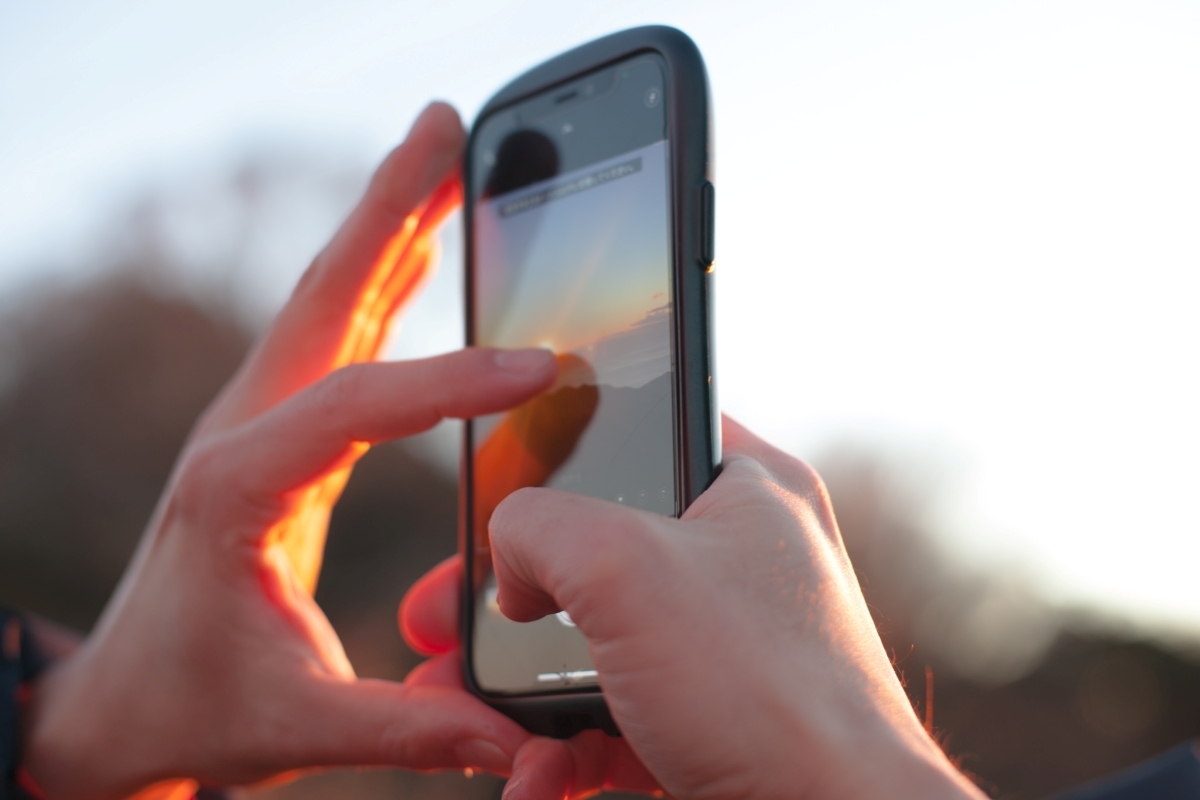 スマホに「一緒に過ごした思い出」と表示されたのは…… 切ない“事情”が66万表示「涙腺崩壊」「やだ泣きそう」