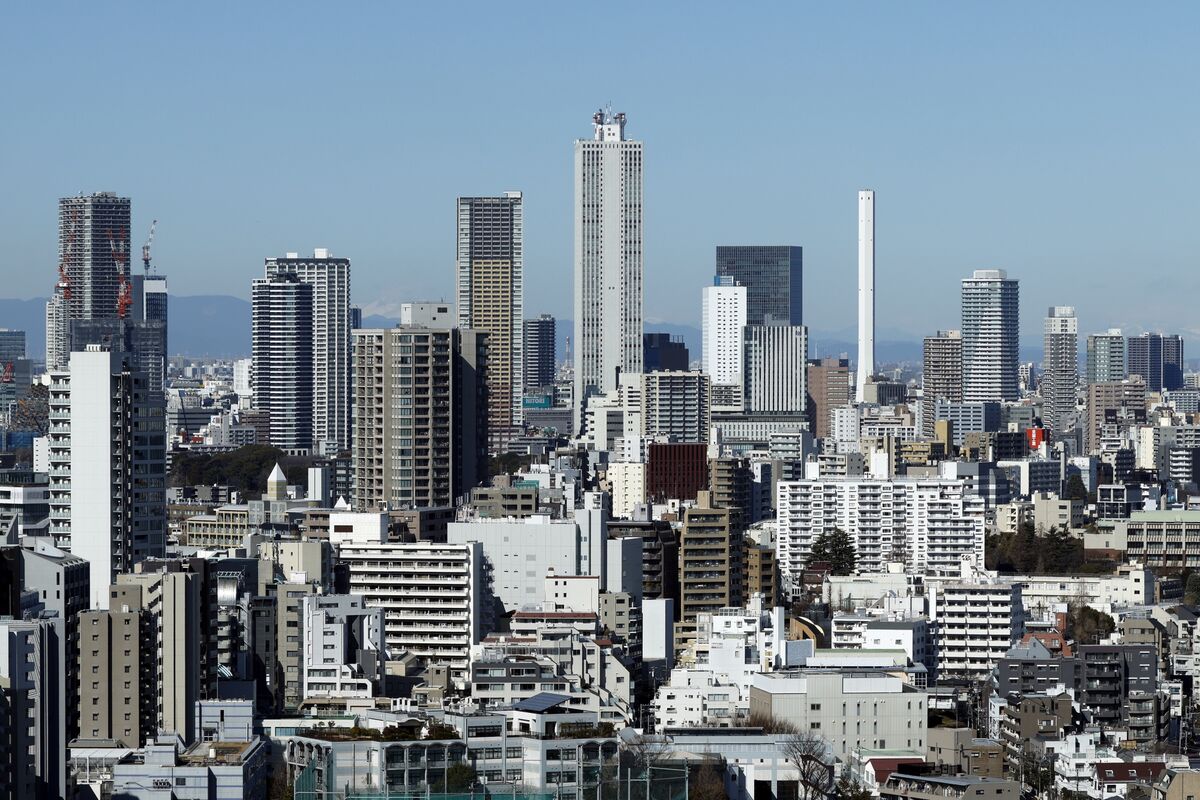 【日本市況】超長期金利が急低下、発行減額観測－植田総裁発言で円高