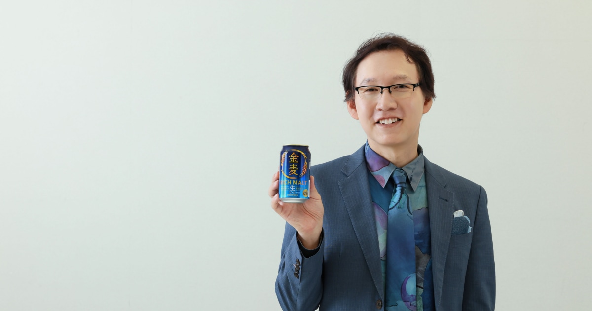 経済評論家・門倉貴史さんが「家飲みには金麦」と語るワケ…物価高でもコスパ良くビールを楽しむ「賢い選択肢」