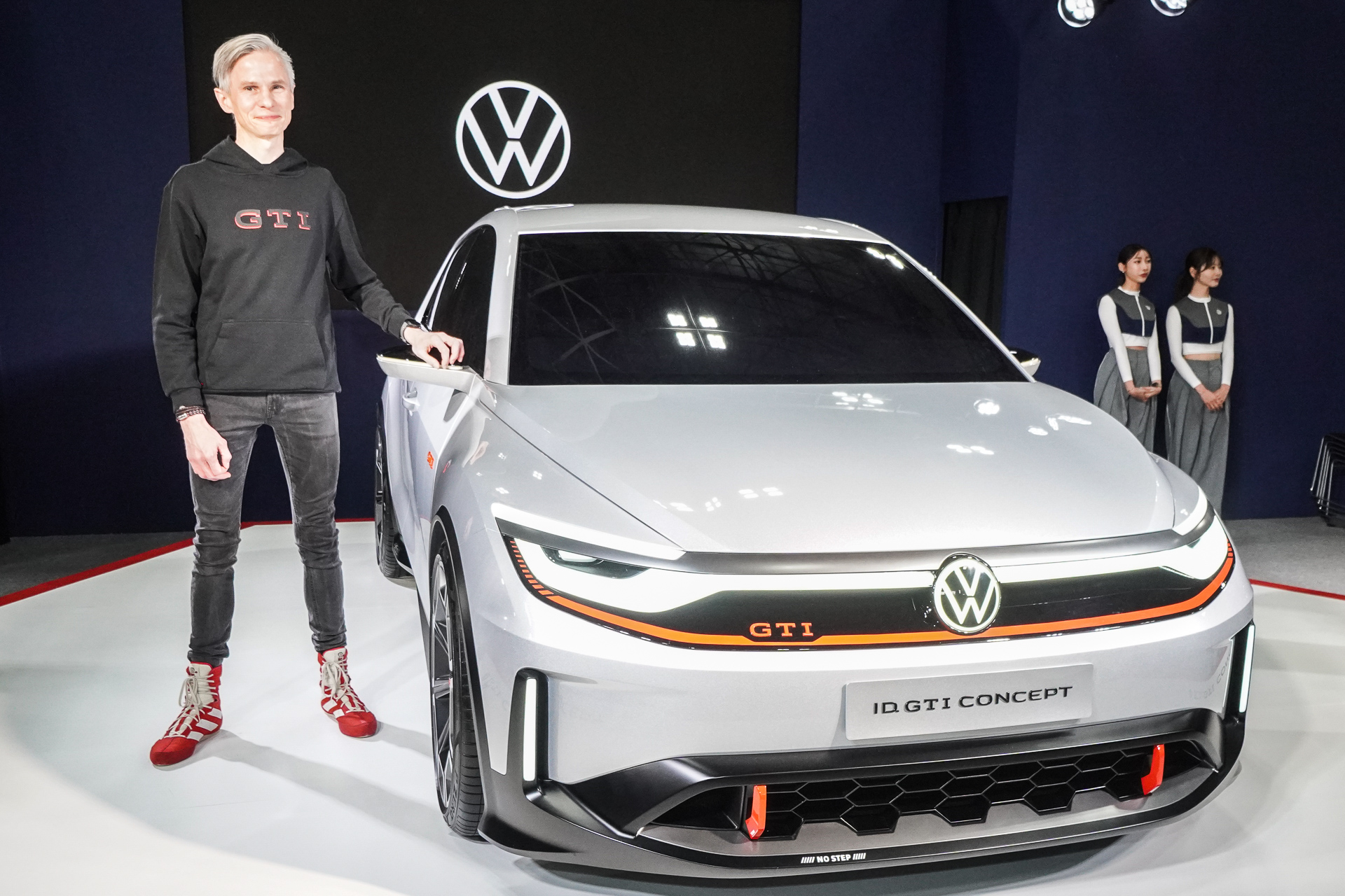 フォルクスワーゲン、GTI登場50周年に「ID.GTIコンセプト」を国内初披露 「導入するには皆さまからの力強い応援が必要」