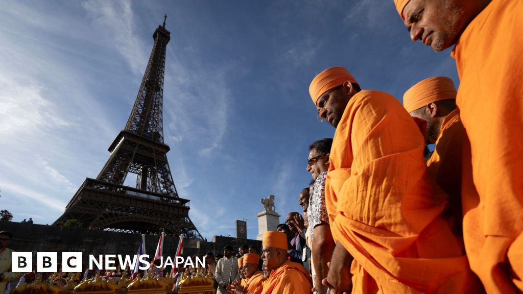 エッフェル塔のトップが辞任へ 宗教団体の訪問時に女性職員が男性に交代させられた問題で