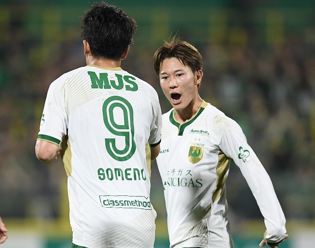 残留争いを左右する重要な一戦で示したサポーターの姿勢に、指揮官も選手も感謝。“ヴェルディファミリー”が一丸となって掴み取った勝利（SOCCER DIGEST Web）