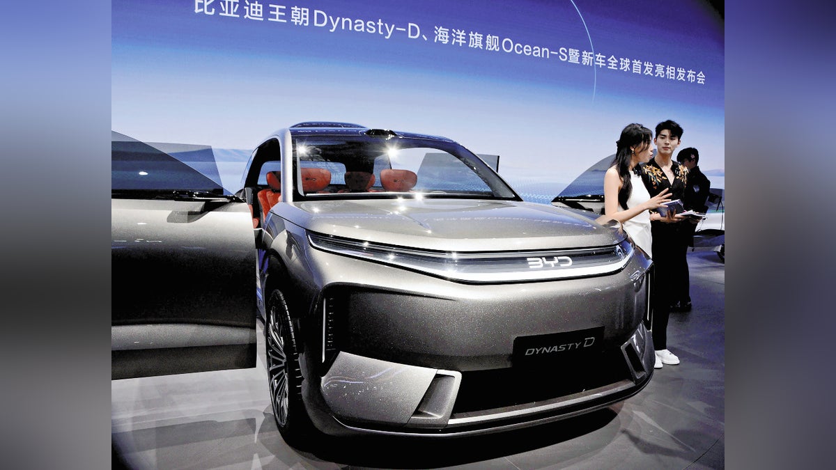 価格競争激しい中国の自動車、勝者のいない「消耗戦」…経営体力奪われる「内巻」が社会問題化