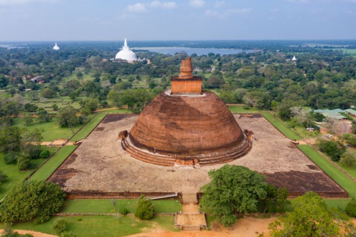 1700年前の巨大仏塔、ギザの大ピラミッドに次ぐ大きさの建造物はどうやって造られた？ スリランカ