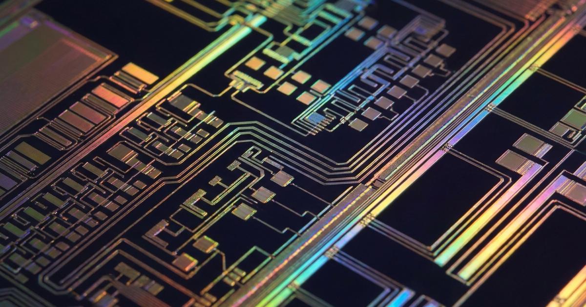 スマホの価格破壊が沖縄から始まる？半導体チップ製造の「一社独占」を崩せるか