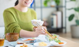 《「野菜から食べる」はもう古い！》専門家2人が伝授する “本当に正しい食べる順番” 「たんぱく質ファースト」と「ミートファースト」のやり方