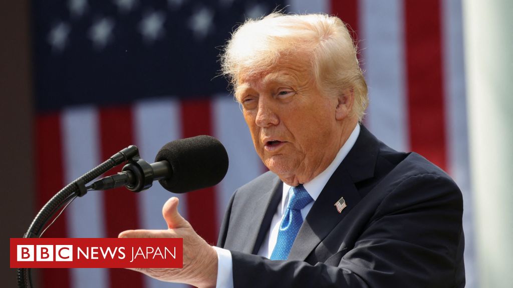 トランプ氏、ロシアとウクライナは「直ちに」停戦交渉すると 両国首脳と電話協議の後