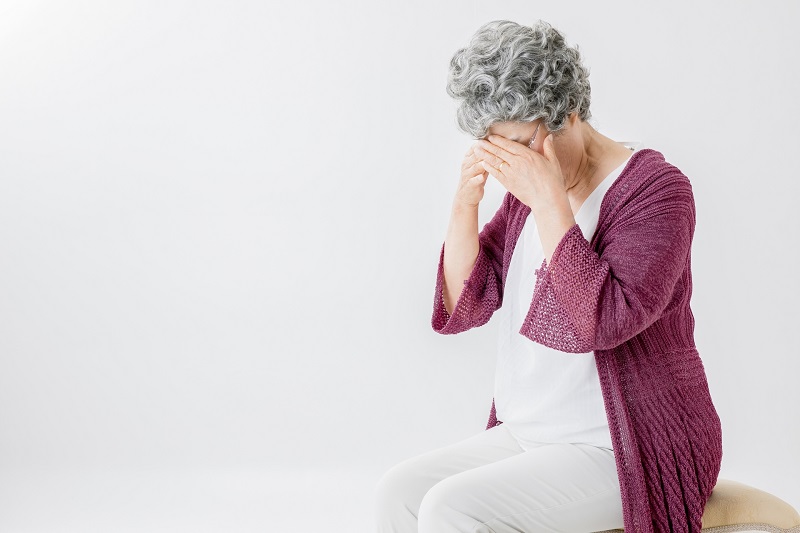 《なぜ「半うつ」に？》「オンライン社会で動かさない“足”」「脳の“決断疲れ”」精神科医が解説する“現代人が頑張れない理由” (1/1)