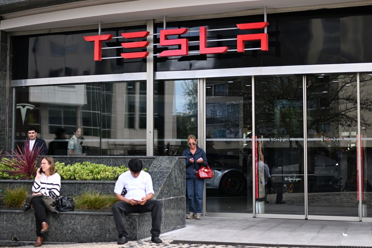 米テスラ、２社が投資判断引き下げ－トランプ氏との対立で懸念強まる