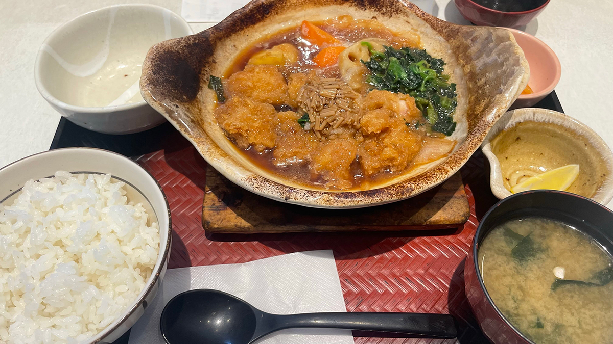 大戸屋の店員「お待たせしました。おかあさんです」→運んできたものに「声出して笑った」（1/2）