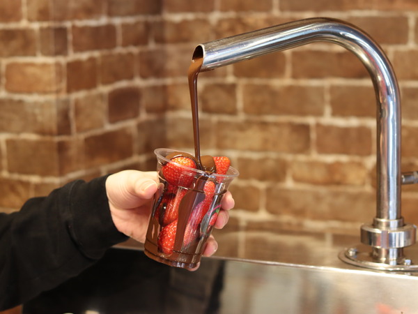 話題の究極の苺スイーツが新潟初上陸！『イオンモール新潟亀田インター』でストロベリーチョコ専門店『Strawberry choco』期間限定販売！2月1日～28日。