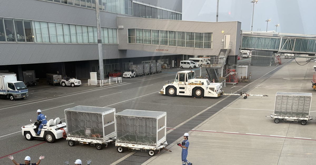 「これは泣ける」「最高かよ」 空港の窓から外を見ると……神戸空港の“まさかのメッセージ”が1300万表示 「なんて粋な計らい！」 投稿者に話を聞いた