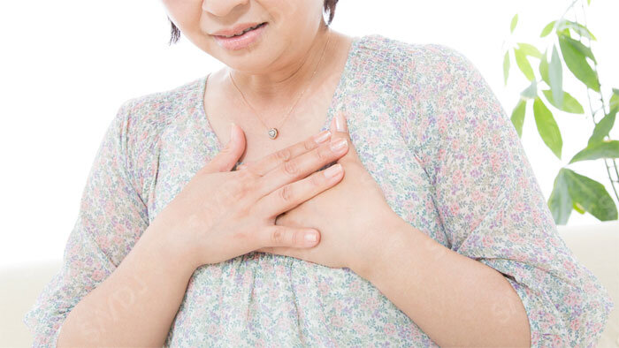 更年期症状と食事を摂るタイミングの関連を調査 脂質食品をいつ摂るかが心臓の不快感の強さや頻度と関連