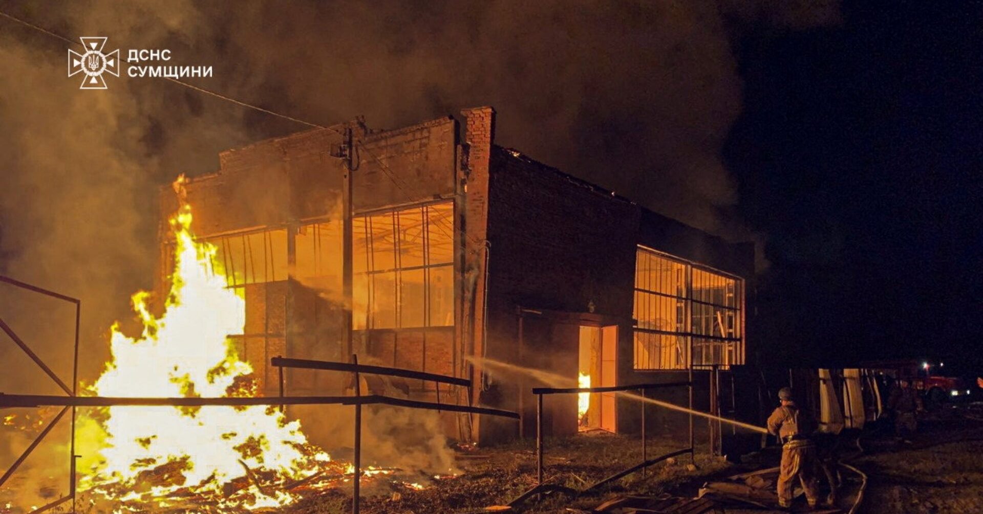 ウクライナ北部に夜間攻撃、子ども3人含む14人負傷 首相が非難