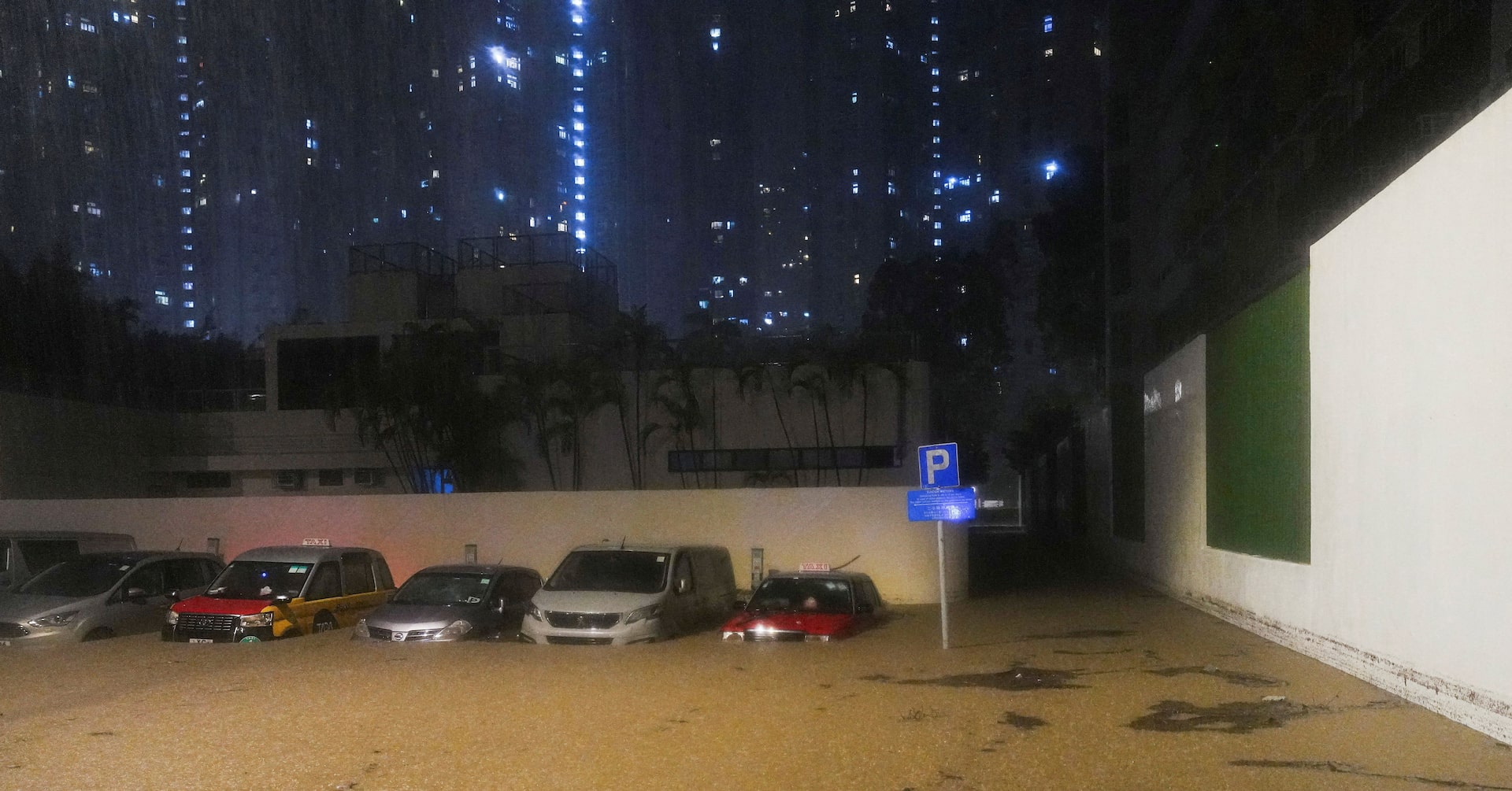 中国南部で豪雨被害拡大、救助活動続く 感染症も深刻化