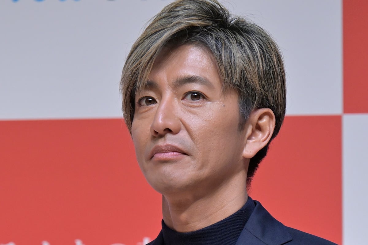 「キムタク」が1000万円超えの「超高級SUV」と2ショット公開！ 愛車は「激レア“日産車”」!? 愛犬“アム”とのドライブをエンジョイ
