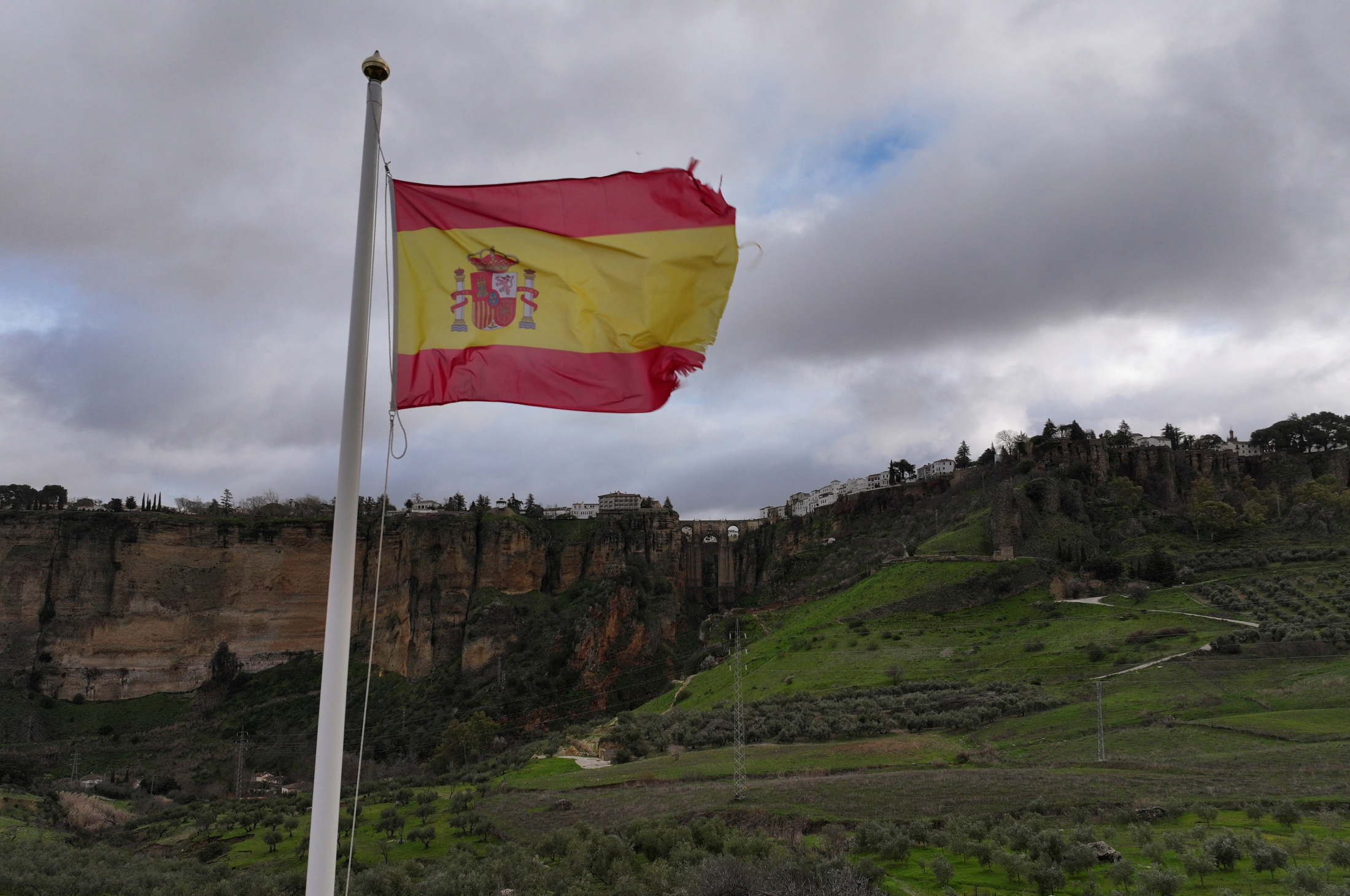 トランプ大統領、スペインとの貿易を全面停止へ 基地使用拒否に反発