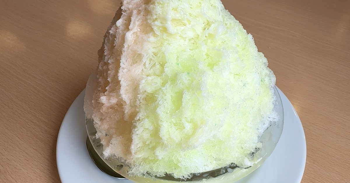 【かき氷食べ比べ2025】迷ったら両方食べればいいじゃない。ジョイフルの “ハーフ＆ハーフ” な2色かき氷!!