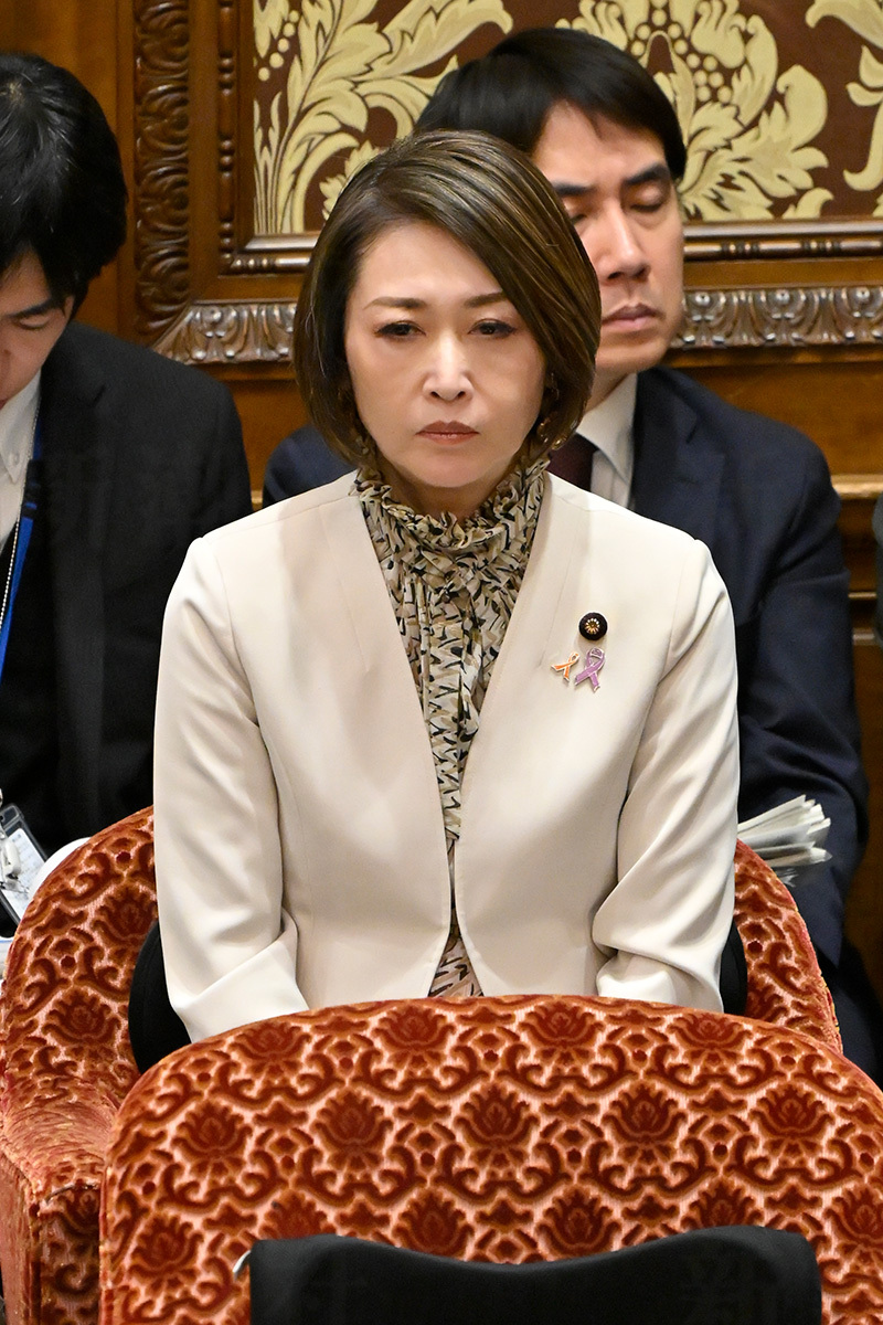 三原じゅん子氏（61）が国会を抜け出して「美容整形クリニック」に行っていた！ 「国会周辺での待機」指示も、アンチエイジングへ