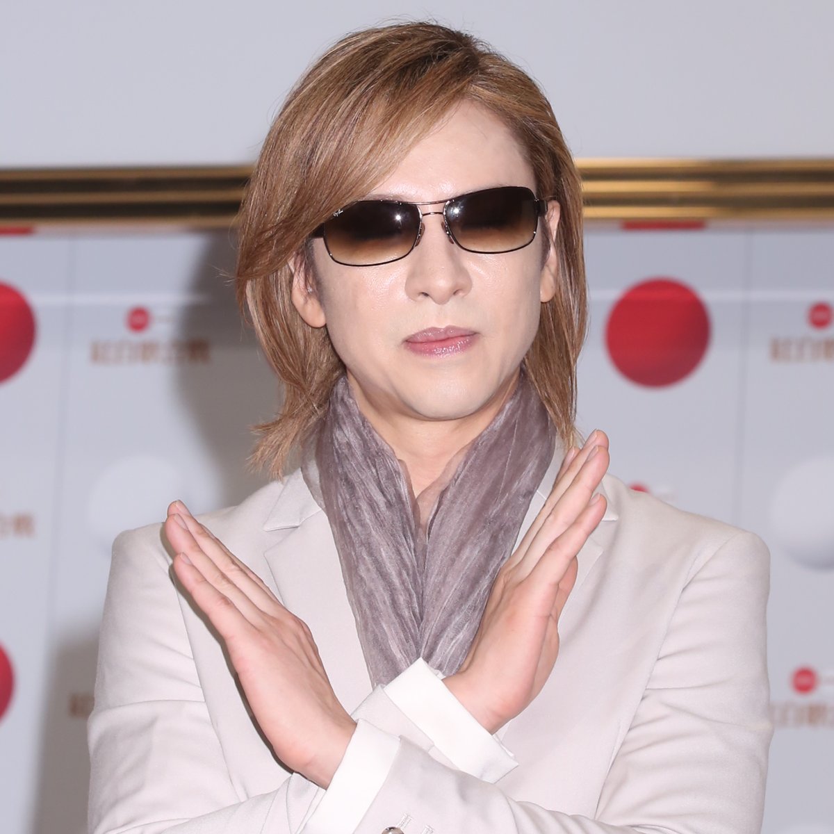 「裏でやってくれ」YOSHIKI 人気アニメ劇中曲への“酷似指摘”にネットから冷ややかな声…ファン動員する手法に疑問続出