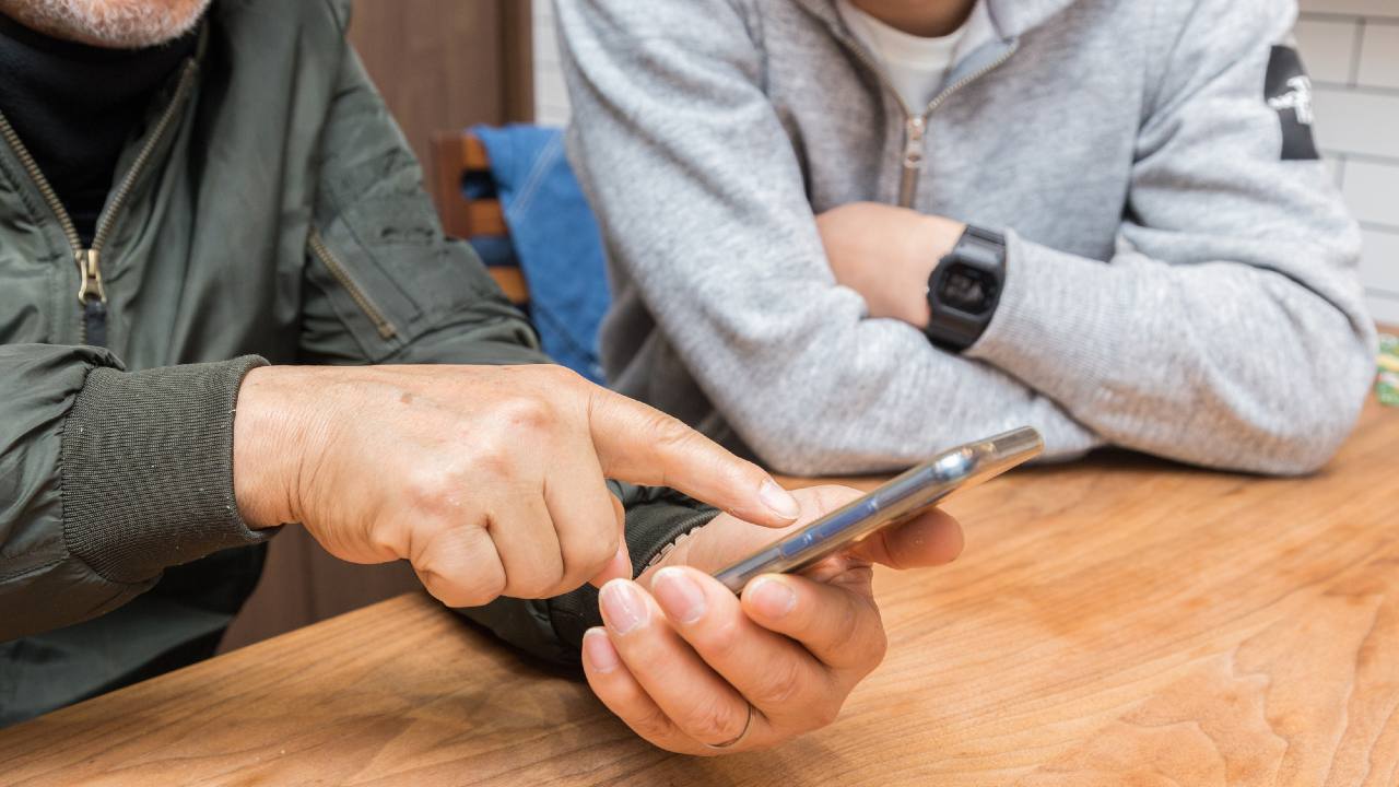 「詐欺じゃないって言われたけど…」スマホ料金が月2万円に膨らんだ74歳男性、〈サブスク地獄〉の末路（THE GOLD ONLINE（ゴールドオンライン））