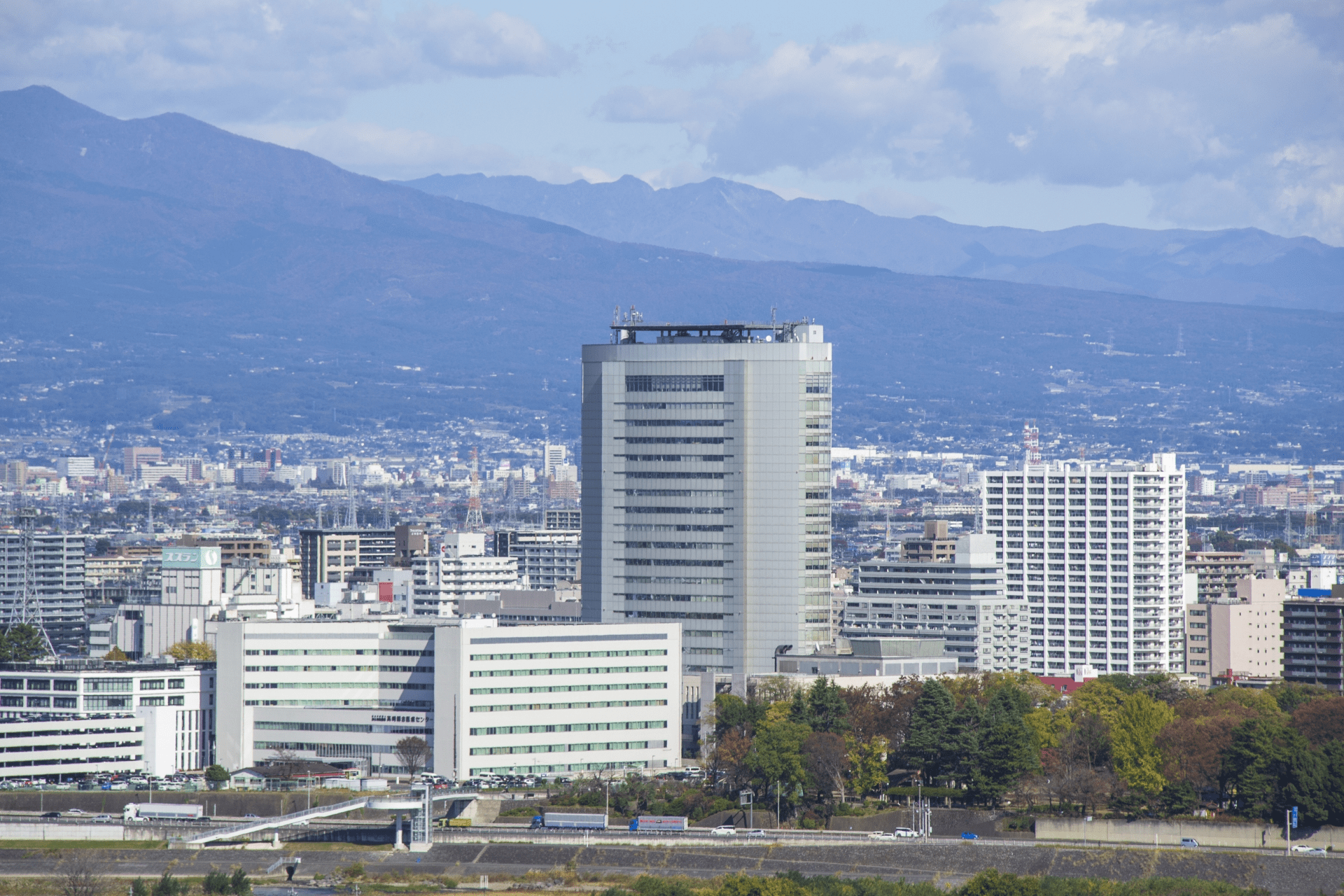 「高崎市の上場企業」平均年収ランキングTOP5！ 第1位は「群栄化学工業」【2024年最新調査結果】