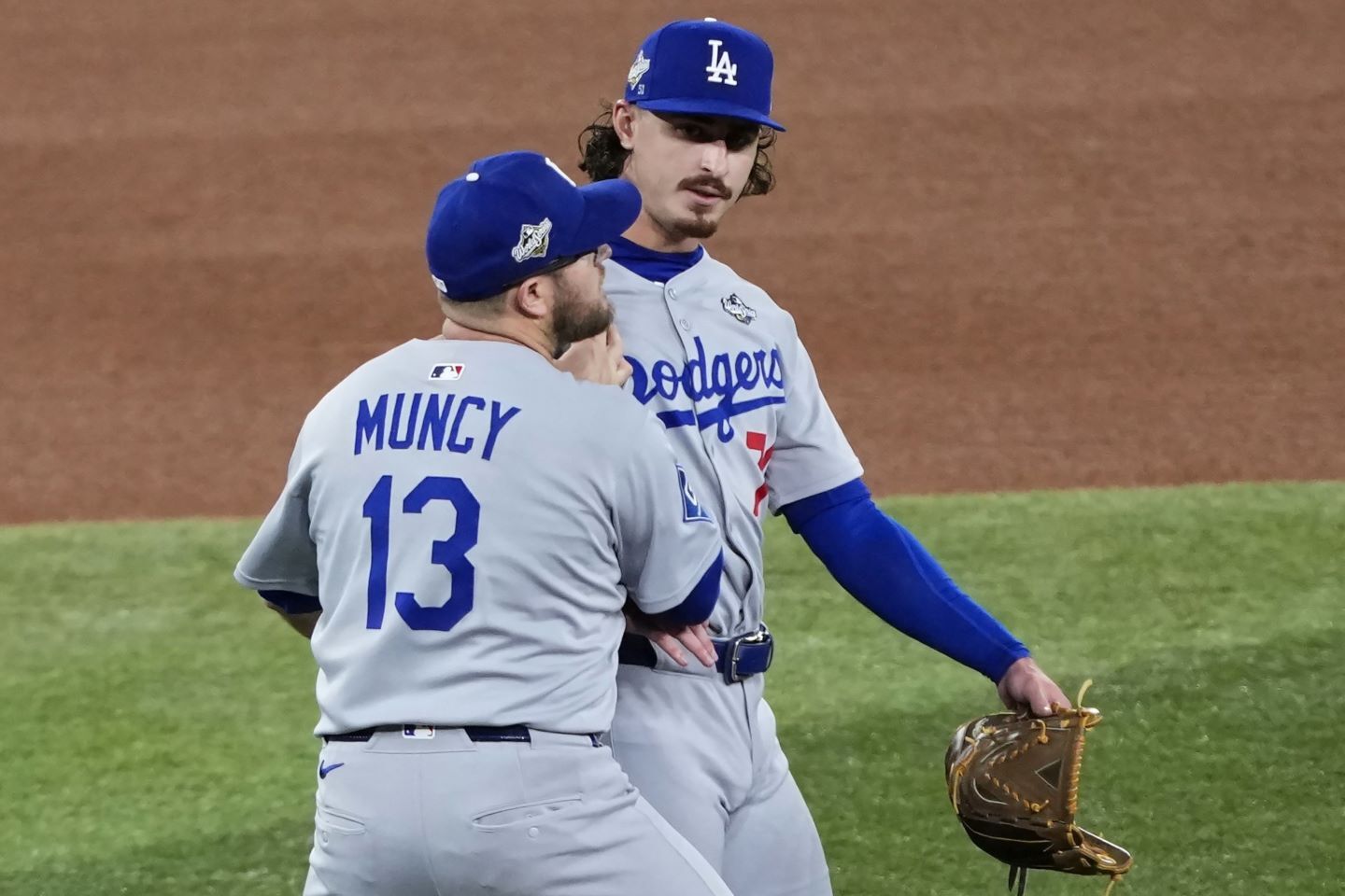 「最初は“行け、やっちまえ”」ドジャースを救ったマンシーの神判断！ WS第７戦、ロブレスキー「止めなければ退場だった」