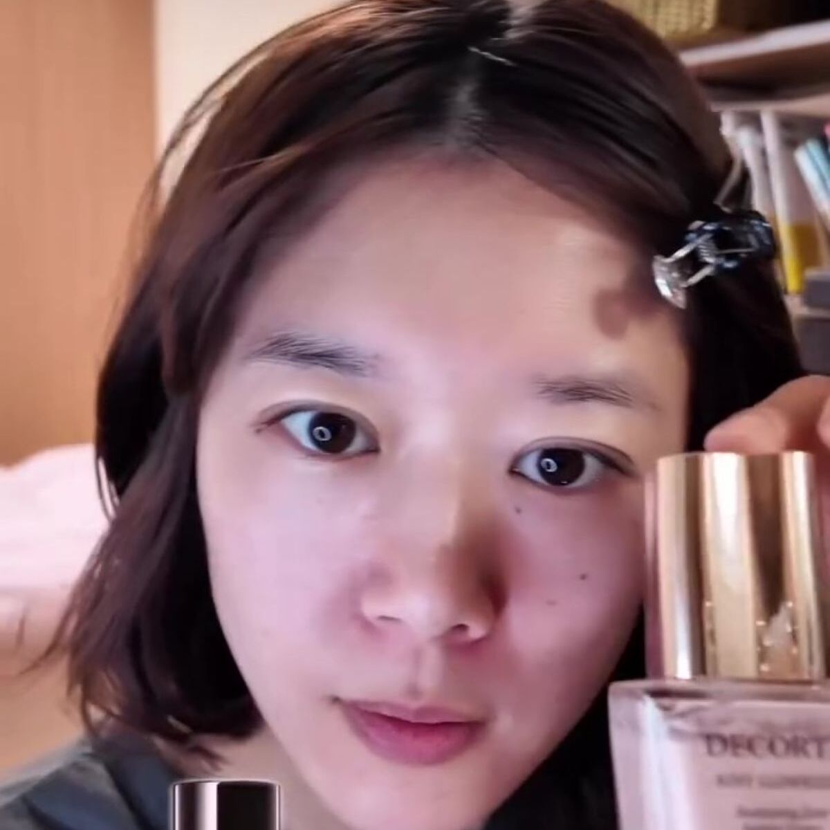 37歳女性、寝起きすっぴんから“7分”でフルメイク→思わず真似したくなる仕上がりに「素敵」「20代にしか見えん」（1/3）