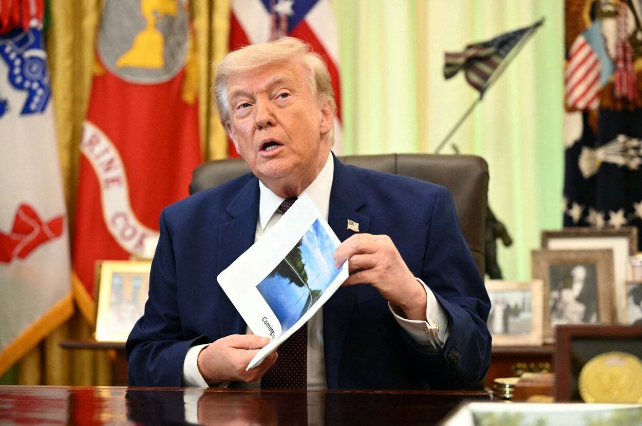 「税金をドブに捨てやがって」トランプ氏が改修した建造物、わずか数日で"異変"。比較写真に「最悪」「もう政権を任せられない」（BuzzFeed Japan）