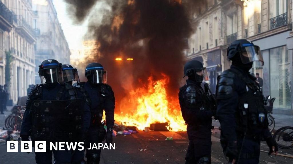 フランス各地で物価高などに抗議のデモ マクロン大統領「冷静と秩序」呼びかけ