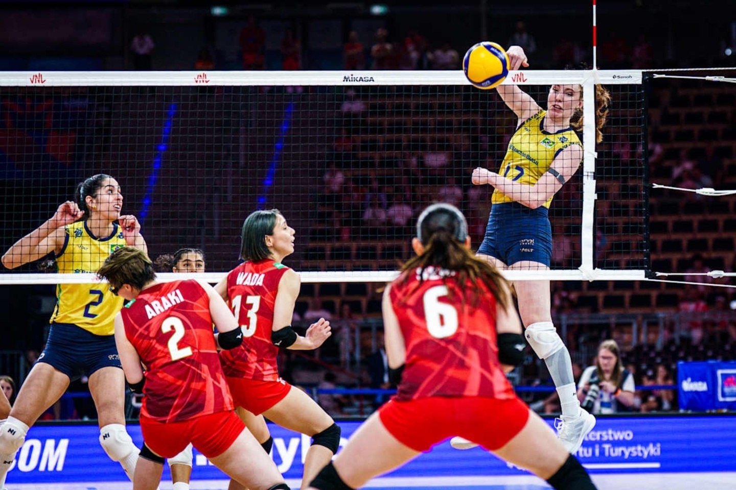 女子バレー日本、世界ランク２位“宿敵”ブラジルにフルセット激闘も決勝進出ならず 銅メダル懸け開催国ポーランドと対戦へ【ネーションズリーグ】