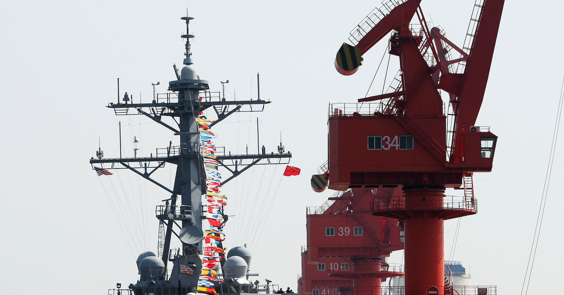 イラン、米駆逐艦に進路変更要求 米当局「任務に影響なし」