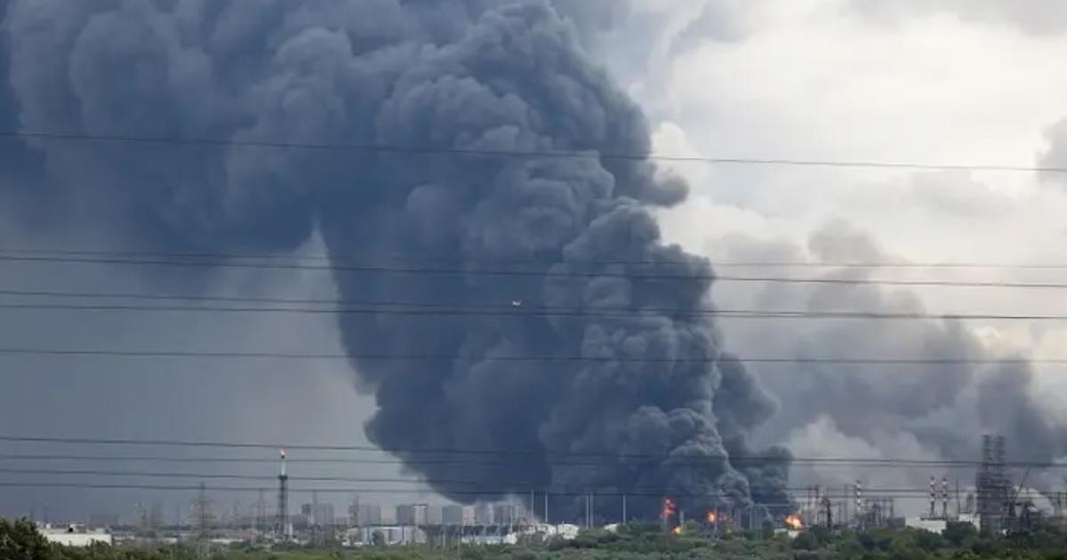 ウクライナ戦争、「新たな局面」に突入か…ウ軍ドローンが3層もの防空網を突破し、モスクワ製油所を攻撃