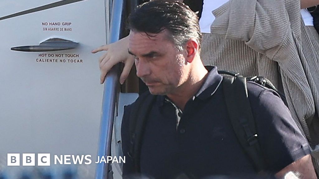 ブラジル大統領選で敗れたボルソナロ氏、国外逃亡を否定 米マイアミ到着後