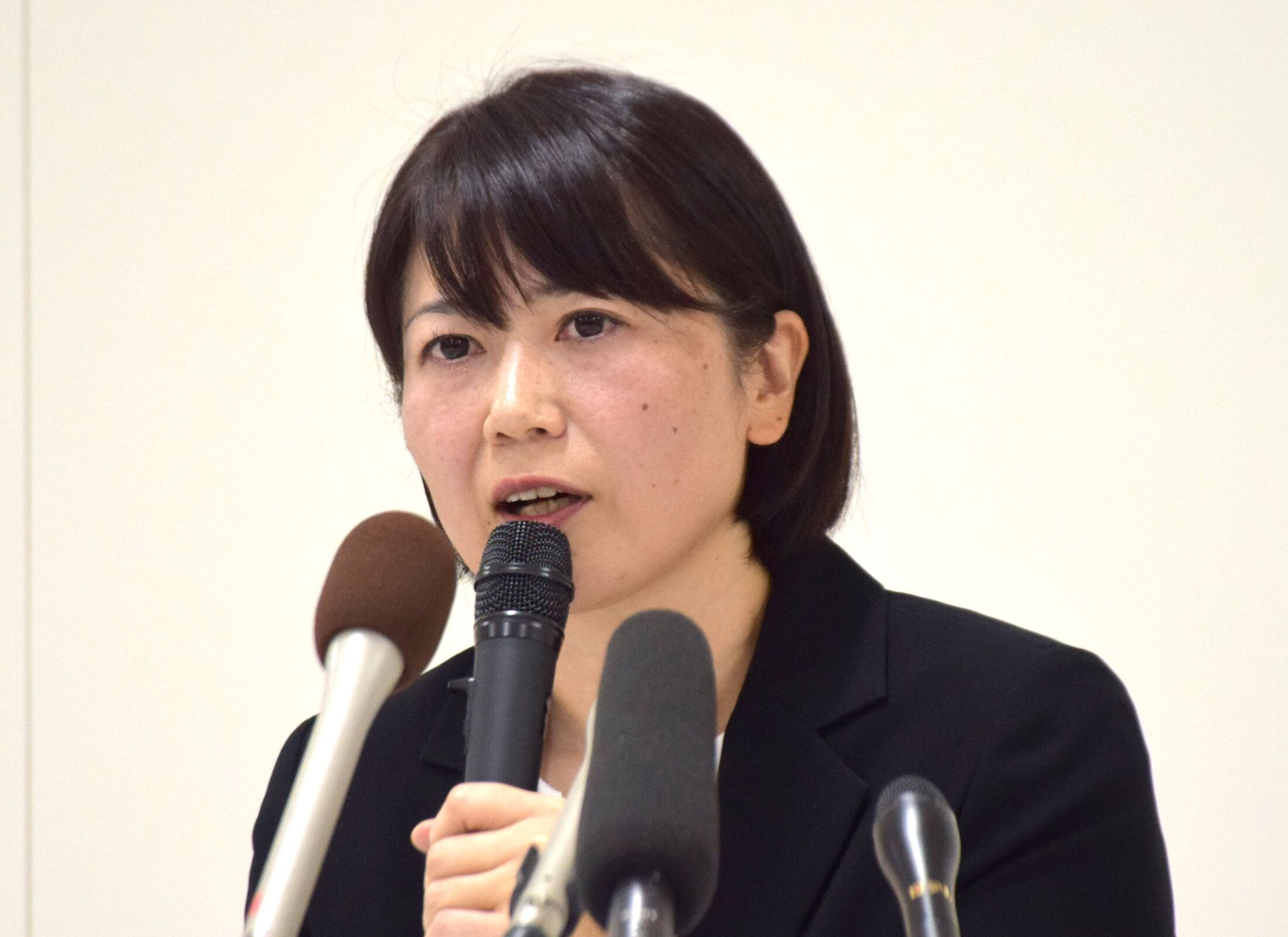 「ラブホ密会」小川晶・前橋市長（42） “政治の師匠”が初めて明かした「新人時代」と「市長選の衝撃」