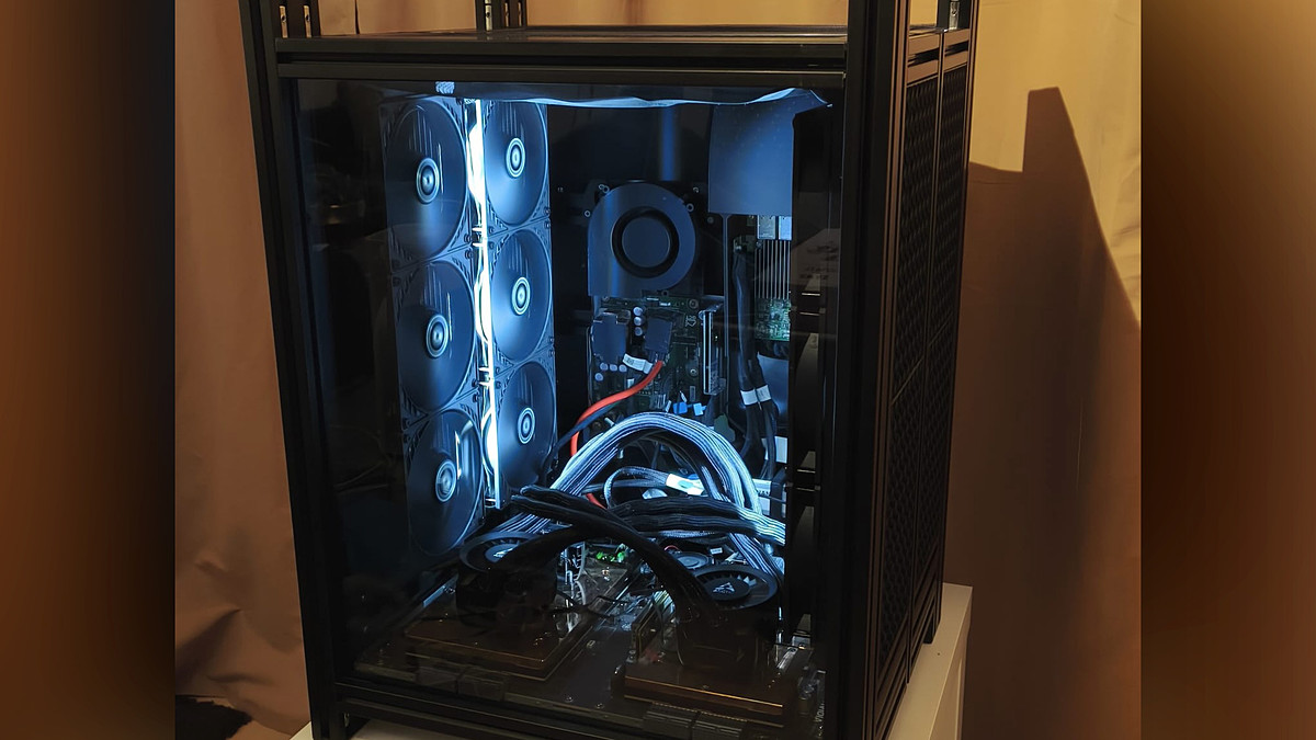 NVIDIAの業務用GPUとAIチップを搭載した激安AIサーバーを入手して家庭用AIマシンを作ってしまった記録が話題に