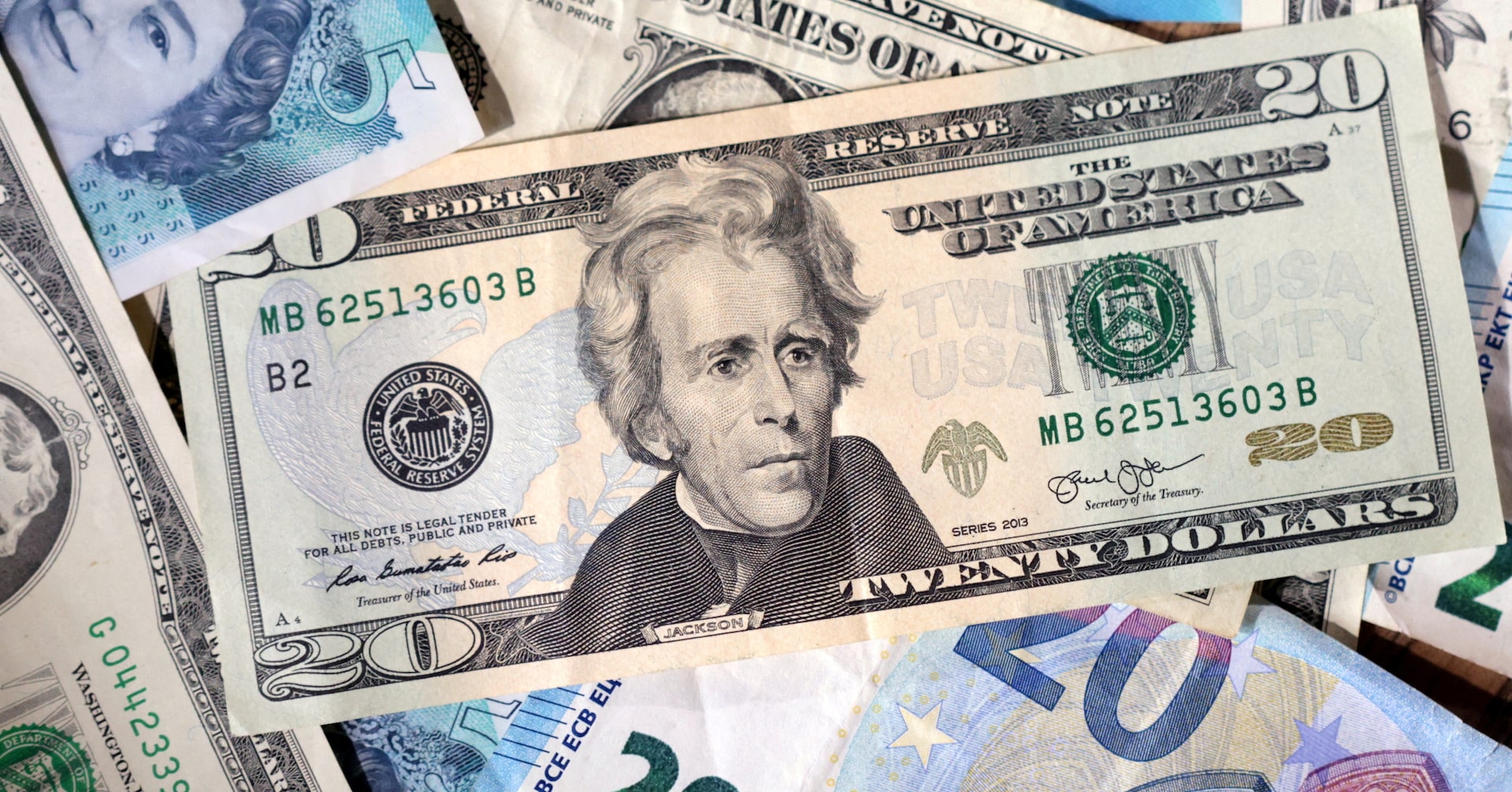 ＮＹ外為市場＝ドル、対ユーロで4カ月ぶり高値 米の年内利下げに疑問符