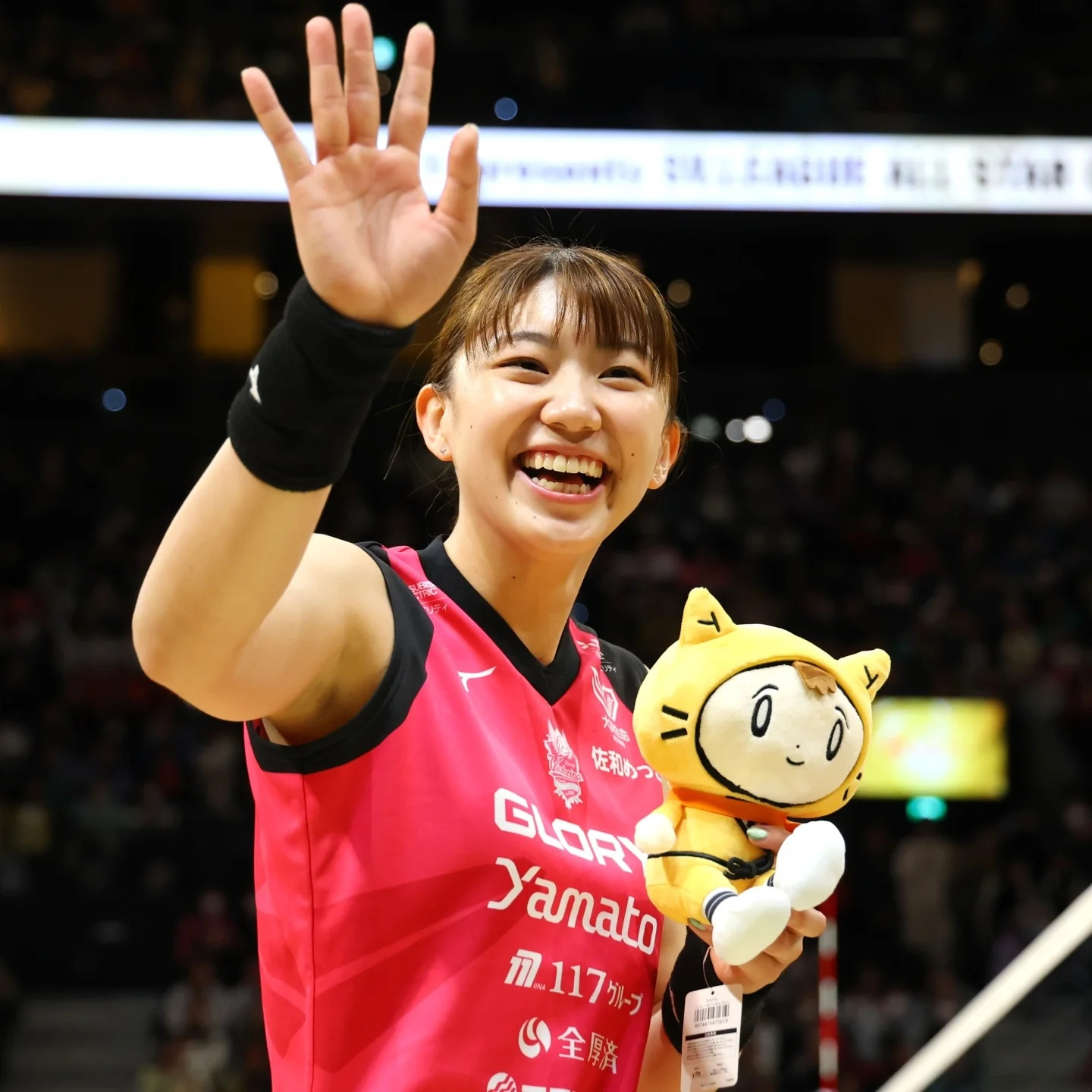 「えっ！？待て待て！」24歳の日本女子バレーが雰囲気ガラリ 美脚際立つ抜群スタイルのワンピ姿に喝采「顔小っちゃい」「モデルやん」