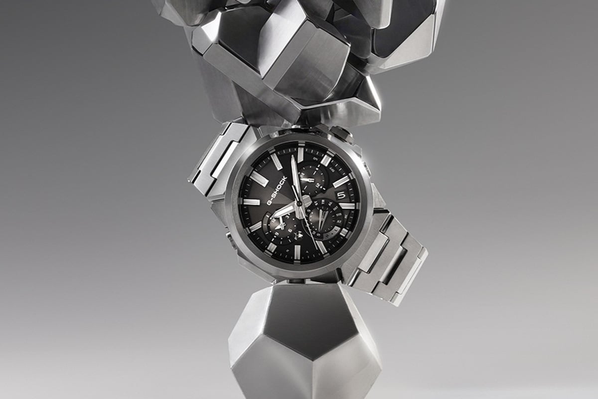 カシオ「G-STEEL」新作は“ビスなし”の新構造！ 4つの金属パーツを磨き分けた「GST-W1000」